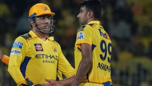 IPL 2026: வரும் சீசனில் தோனி அனைத்து போட்டிகளிலும் விளையாட மாட்டார்.. அஸ்வின் பேச்சு