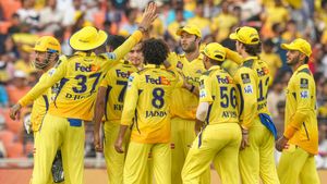 CSK பிளேயிங் XI இப்போவே பலமா இருக்கு.. இன்னும் 2 வீரர்களை எடுத்தால் போதும்- RCB EX கோச் கருத்து