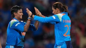 IND-W vs SL-W: 151 விக்கெட்டுகள்.. உலக சாதனை படைத்த இந்தியாவின் 'சுழல் ராணி' தீப்தி சர்மா