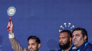 IPL 2026 ஏலத்தில் சத்தமே இல்லாமல் மும்பை இந்தியன்ஸ் சம்பவம்.. டாப் வீரரை அடிப்படை விலைக்கு வாங்கியது