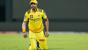 IPL 2026: இந்த 4 அணிகள் தான் பிளே ஆப் சுற்றுக்கு தகுதி பெறும்..அஸ்வின் கணிப்பு..சிஎஸ்கே மீது வன்மம்?