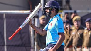 ரோகித் சர்மா.. உங்களுக்கு இன்னும் வயசே ஆகல.. டேவட் வார்னர் சாதனையை சமன் செய்த ஹிட்மேன்