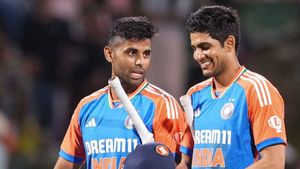 சுப்மன் கில்லை கட்டாயமாக வெளியே உட்கார வைத்த சூர்யகுமார், கம்பீர்? அகமதாபாத்தில் நடந்தது என்ன?