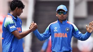 U19 World Cup: வங்கதேசத்தை பந்தாடிய இந்தியா.. அண்டர் 19 உலகக்கோப்பையில் மழைக்கு நடுவே வெற்றி