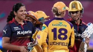 WPL 2026: மீண்டும் பைனலில் ஆர்சிபி.. ஸ்மிருதி மந்தனா அதிரடியால் சரிந்த உ.பி வாரியர்ஸ்