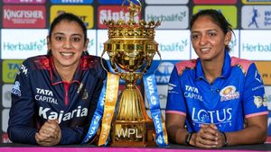 WPL 2026: ஹர்மன்ப்ரீத் கவுர் சாதனையை காலி செய்த ஸ்மிருதி மந்தனா.. 96 ரன்கள் விளாசி புதிய வரலாறு