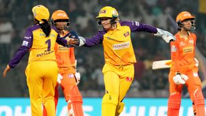 WPL: உபி வாரியர்ஸ் சோலியை முடித்த குஜராத் ஜெயண்ட்ஸ்.. சோபி டிவைன் அரைசதம்.. புள்ளிப்பட்டியல் மாற்றம்