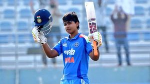 IND U19 vs SA U19: வைபவ் சூர்யவன்ஷி மிரட்டல் அடி.. மீண்டும் அதிரடி சதம்.. 74 பந்துகளில் 127 ரன்கள்