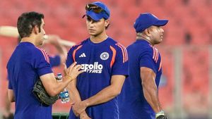 IND vs SA: 2 ஓவர் பொறுமையாக இருங்க.. முதல் பந்திலே சிக்சர் அடிக்க வேண்டாம்.. அபிஷேக்கிற்கு EX வீரர் அறிவுரை