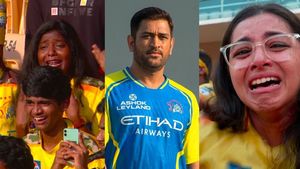 CSK விழாவில் தோனியை கண்டதும் கதறி அழுத ரசிகைகள்.. உற்சாக மிகுதியில் கண்ணீர்