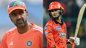 IPL 2026:  பவுலர் எங்கே பந்து போடுகிறார் என்றே பார்ப்பதில்லை.. அபிஷேக் சர்மாவை விளாசிய அஸ்வின்