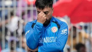 பாகிஸ்தான் தாக்குதல் அருவருப்பாக இருக்கு.. மருத்துவமனை மீது தாக்கியது போர் குற்றம்.. ஆப்கான் வீரர் ரஷித் கான்