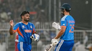 IND vs WI: சஞ்சு சாம்சனை வைத்து இந்த தவறை செய்யாதீங்க.. முன்னாள் வீரர் கருத்து