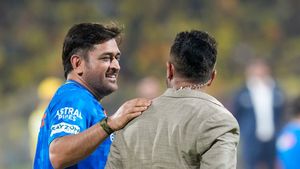 IPL 2026: தோனியால் 10 பந்துகளில் 30 ரன்கள் இனி அடிக்க முடியாது.. முன்னாள் ஆர்சிபி வீரர் கருத்து