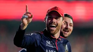 RCB vs SRH: மகத்தான சாதனை நோக்கி சென்ற இசான் கிஷன்.. ஒரே கேட்சால் ஆட்டத்தையே மாற்றிய பில் சால்ட்