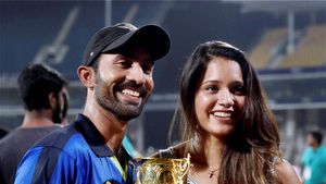 தினேஷ் கார்த்திக், தீபிகா படிக்கல் ஜோடிக்கு பிறந்த பெண் தேவதை.. 3வது குழந்தையை வரவேற்ற தம்பதி