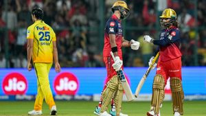 IPL 2026: இனி உங்களை நம்பினால் வேலைக்கு ஆகாது.. பந்தை கையில் எடுத்த சிவம் துபே.. முதல் ஓவரிலே விக்கெட்