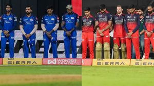 IPL 2026: கருப்பு பட்டை அணிந்து விளையாட வந்த  மும்பை இந்தியன்ஸ், ஆர்சிபி வீரர்கள்.. காரணம் என்ன?
