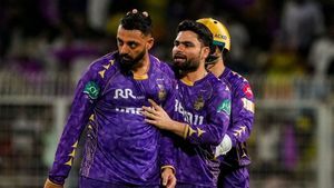 IPL 2026: வருண் சக்கரவர்த்தி கிரிக்கெட் வாழ்வு முடிந்ததா? KKR பயிற்சியாளர் அபிஷேக் நாயர் ஓபன் டாக்!