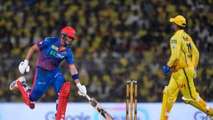 IPL 2026: டெல்லி அணி பலவீனமானது என்பதால் தான் சிஎஸ்கே வென்றதா? அஸ்வின் பேச்சால் ரசிகர்கள் கோபம்