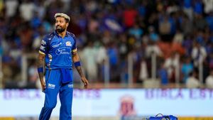 IPL 2026: திலக் வர்மாவிடம் கத்தி பேசியது என்ன? MI கேப்டன் ஹர்திக் ஓபன் டாக்.. 