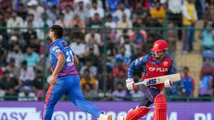 IPL 2026: 17 பந்தில் அரைசதம்.. ஒரே ஓவரில் 6 பவுண்டரி.. பிராப்சிம்ரன் அதிரடி.. பவர்பிளேவை கொளுத்திய பஞ்சாப் 