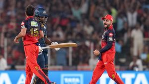 IPL 2026: சுப்மன் கில் அவுட்டானதும், கத்தி கொண்டாடிய விராட் கோலி.. இவ்வளவு ஆக்ரோஷம் தேவையா?