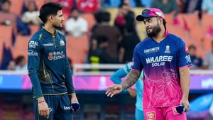 IPL 2026: டாஸ் சர்ச்சை.. குஜராத் வென்ற டாஸ் ராஜஸ்தானுக்கு மாறியது..ரெப்ரீ செயலால் கொந்தளிப்பு
