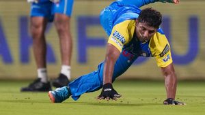 IPL 2026: சிஎஸ்கே, ஆர்சிபி அணியில் முக்கிய பவுலர்கள் காயம்.. மாற்று வீரர்கள் அறிவிப்பு