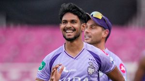 IPL 2026- ரூ.18 கோடி போச்சா! 8 பந்துகள் வீசிய நிலையில் பதிரானா மீண்டும் காயம்.. தப்பித்த சிஎஸ்கே