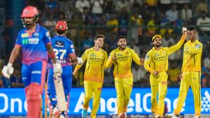 CSK vs DC: ஆட்டத்தையே மாற்றிய பந்து.. ராகுலை வீழ்த்திய பின் அகில் ஹொசைன் செய்த முகமூடி கொண்டாட்டம்