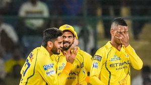 IPL 2026: பிளே ஆஃப் சுற்றுக்கு தகுதி பெறும் 4 அணிகள் எவை? சிஎஸ்கே குறித்து அஸ்வின் கணிப்பு