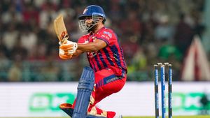 Rishabh Pant கேப்டன் பதவியை ராஜினாமா செய்தார்.. ஐபிஎல் 2026 லக்னோ அணி கடைசி இடம் பிடித்ததால் முடிவு