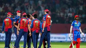 IPL 2026: பிளே ஆப் பந்தயத்தில் 7 அணிகள்.. சிஎஸ்கே நிலை என்ன? ஆரஞ்ச், பர்பிள் நிற தொப்பி நிலவரம்
