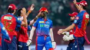 IPL 2026: ஆட்டத்தையே மாற்றிய ரன் அவுட்? டெல்லி அணிக்கு ஷாக் தந்த கூப்பர்.. விவரம்