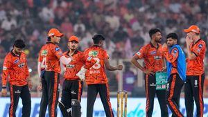 IPL 2026: 50வது போட்டியில் ஹெட்க்கு சிராஜ் செய்த சம்பவம்.. குஜராத்திடம் சறுக்குமா சன்ரைசர்ஸ்?