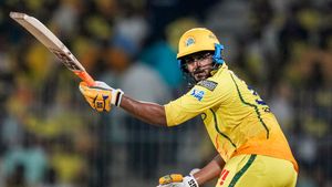 IPL 2026: தோனி இல்லனா என்ன? மினி ஹெலிகாப்டர் ஷாட்டை பறக்கவிட்ட உர்வில் பட்டேல்.. கம்மின்ஸ் ஷாக்