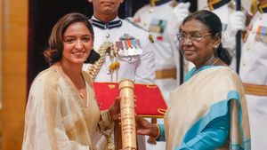 இந்திய மகளிர் கிரிக்கெட் கேப்டன் ஹர்மன்பிரீத், டென்னிஸ் வீரர் அமிர்தராஜ்க்கு பத்ம விருது பெற்றனர்