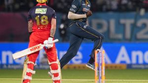IPL 2026: செஞ்சூரி அடிச்சிருப்பேன்.. அவுட்டானதும், கடுப்பான கோலி.. மனைவி அனுஷ்கா சோகம்