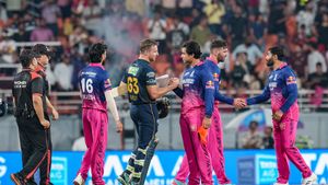 IPL 2026: 400 ரன்களுக்கு மேல் அடித்தாலும், இந்த ராஜஸ்தான் வீரர் பெரியதாக எதிர்பார்த்தேன்.. முரளி கார்த்திக்
