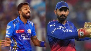 ஆர்சிபி அணியில் ஹர்திக் பாண்டியா? ஐபிஎல் முடிந்த மறுநாளே தினேஷ் கார்த்திக்குடன் ரகசிய சந்திப்பு!