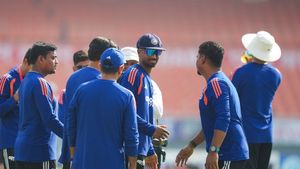 IND vs AFG: அடுத்த ஸ்டார் கிடைச்சிட்டாரு! அறிமுக போட்டியில் முதல் ஓவரிலே மானவ் சுதர் விக்கெட் வீழ்த்தி அபாரம்