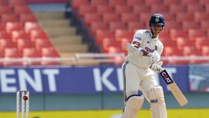 IND vs AFG: மீண்டும் காலை வாரிய ஜெய்ஸ்வால்.. தேவையில்லாத ஒரு ஷாட்