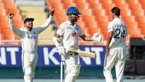 IND vs AFG: வலுவான நிலையில் இந்தியா.. ஆப்காகிஸ்தான் திணறல்.. 3 நாளில் முடியுமா ஆட்டம்?