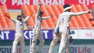 IND vs AFG: இந்திய அணி வரலாற்று சாதனை.. இன்னிங்ஸ் மற்றும் 300 ரன்கள் வித்தியாசத்தில் ஆப்கான் தோல்வி