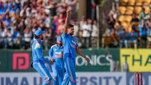 IND vs AFG: 6.5 அடி உயரம்.. அறிமுக போட்டியில் முதல் ஓவரிலேயே விக்கெட் எடுத்த குர்னூர் பிரார்