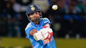 IND vs AFG: கோல்டன் டக்கான கேஎல் ராகுல்.. அவுட்டானது எப்படி? ரசிகர்கள் ஏமாற்றம்