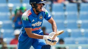 IND vs AFG: சுப்மன் கில் 9வது சதம் விளாசி அபாரம்.. அதிவேக சதம் விளாசிய 4வது இந்திய கேப்டன் என பெருமை