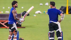 IND Vs AFG: சென்னை ஒருநாள் போட்டி இந்திய அணியில் 3 மாற்றம்.. ஆப்கானுக்கு 4 மாற்றம்