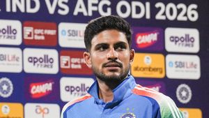 ICC தரவரிசையில் அதிரடி மாற்றம்! 2-வது இடத்திற்கு முன்னேறிய கில்.. முதலிடத்தை பகிர்ந்த நியூசி. வீரர்